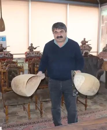 Bağlama Ustası Geleceği Şekillendiriyor