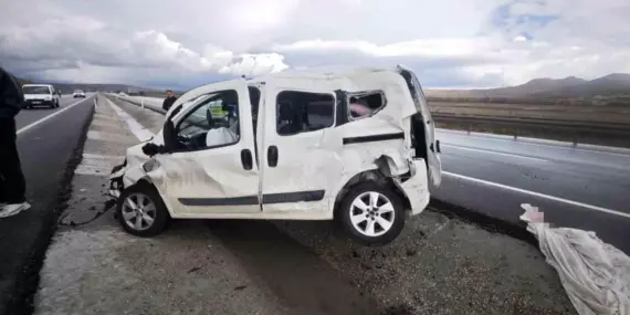 Sivas’ta Trafik Kazası: Direksiyon Hakimiyeti Kaybedildi
