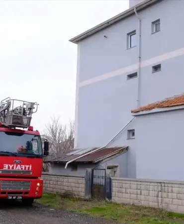 Şarkışla'da Soba Yangını: 2 Kişi Hastaneye Kaldırıldı