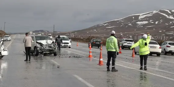 Sivas’ta Zincirleme Kaza: 1 Ölü, 5 Yaralı