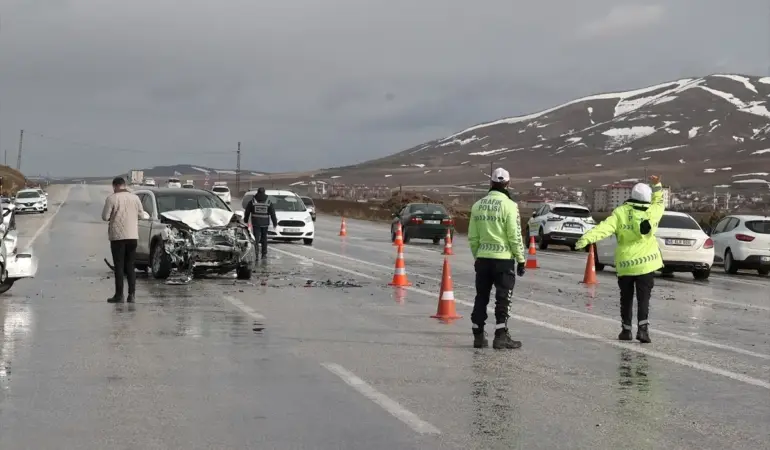 Sivas'ta Zincirleme Kaza: 1 Ölü, 5 Yaralı