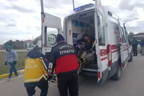 Sivas'ta İki Otomobil Çarpıştı: 4 Yaralı