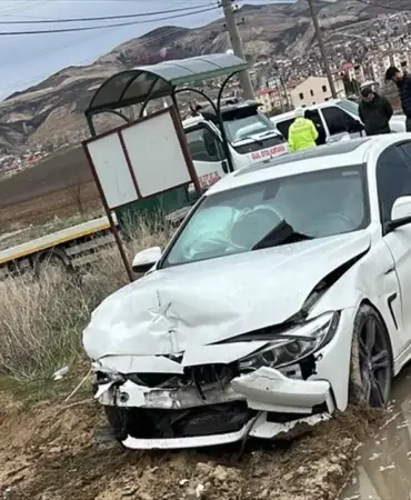 Gemerek'te Trafik Kazası: 2 Yaralı
