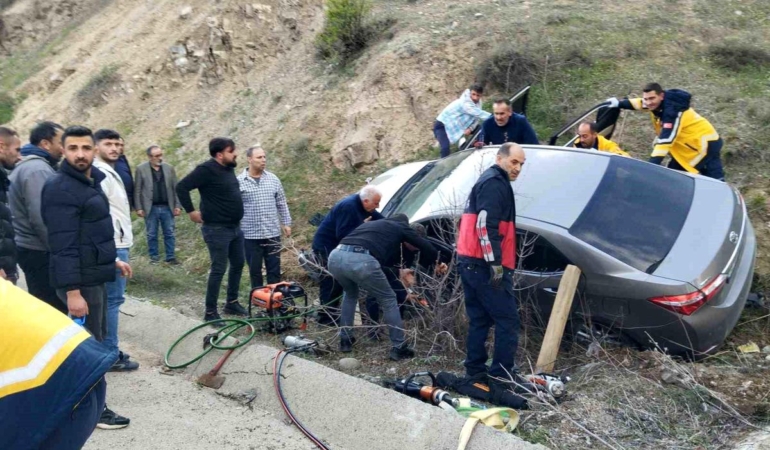 Suşehri'nde Trafik Kazası: 3 Yaralı