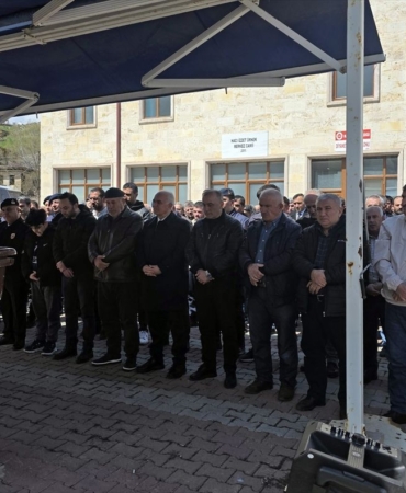 Sivas'ta vefat eden şehit babası Çelik son yolculuğuna uğurlandı