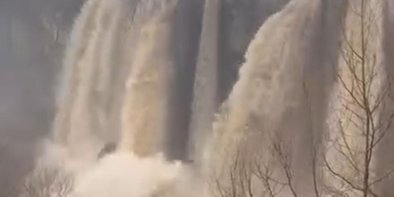 Sızır Şelalesi Çamur Renginde Akıyor