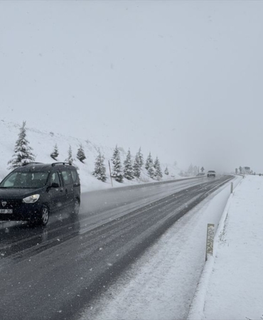 Tokat-Sivas Yolunda Kar Yağışı Etkili