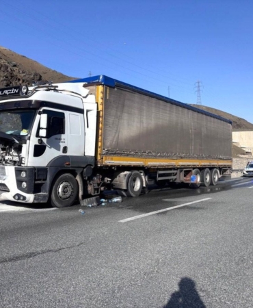 Erzincan-Sivas Karayolunda Tır Yangını
