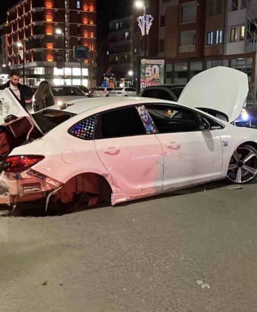 Sivas'ta Trafik Kazası: 3 Yaralı