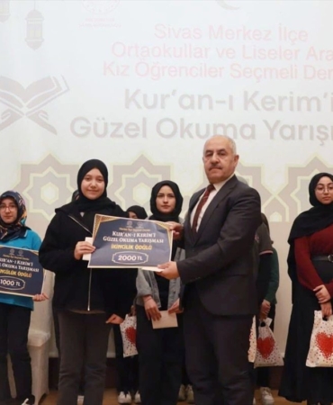 Sivas'ta Kur'an-ı Kerim Okuma Yarışması Düzenlendi